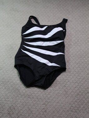 Longitude Women's Size 18 One-Piece Black White Swimsuit